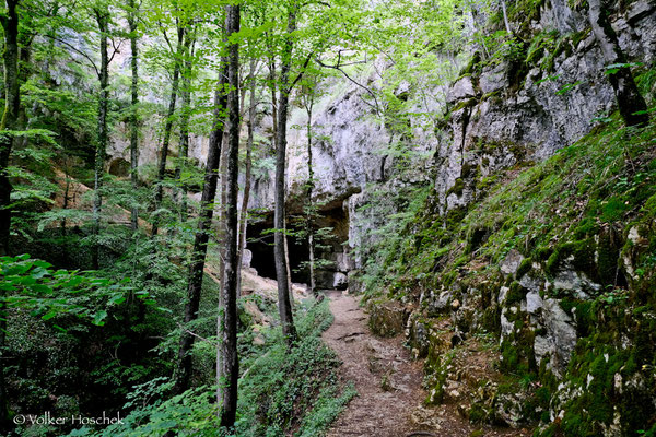 Fußweg zum Portal der Falkensteiner Höhle.