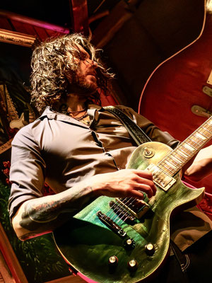 Dom Martin, "Buried Alive" tour, Blues Garage Isernhagen, April 2025