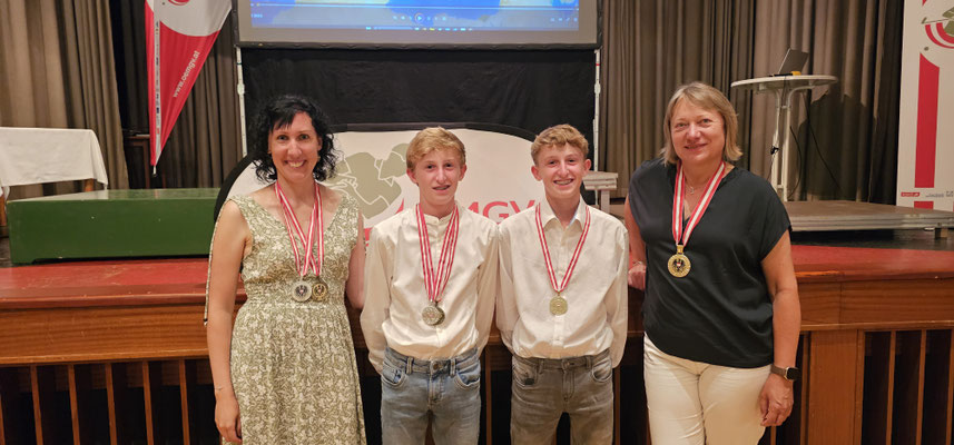 NÖ-MedaillengewinnerInnen v.l.: Birgit Wagenhofer, Florian Perischa, Sebastian Perischa, Gerlinde Krämer
