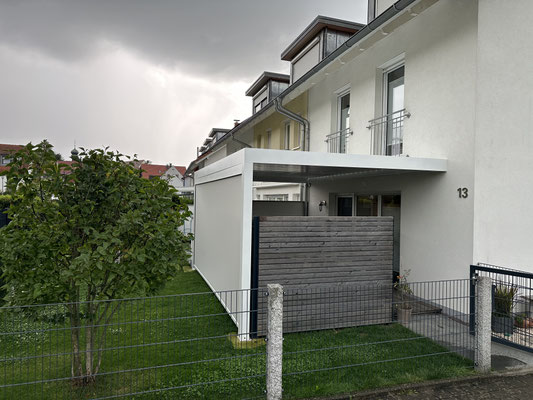 Lammellen Überdachung mit Seitenmarkise