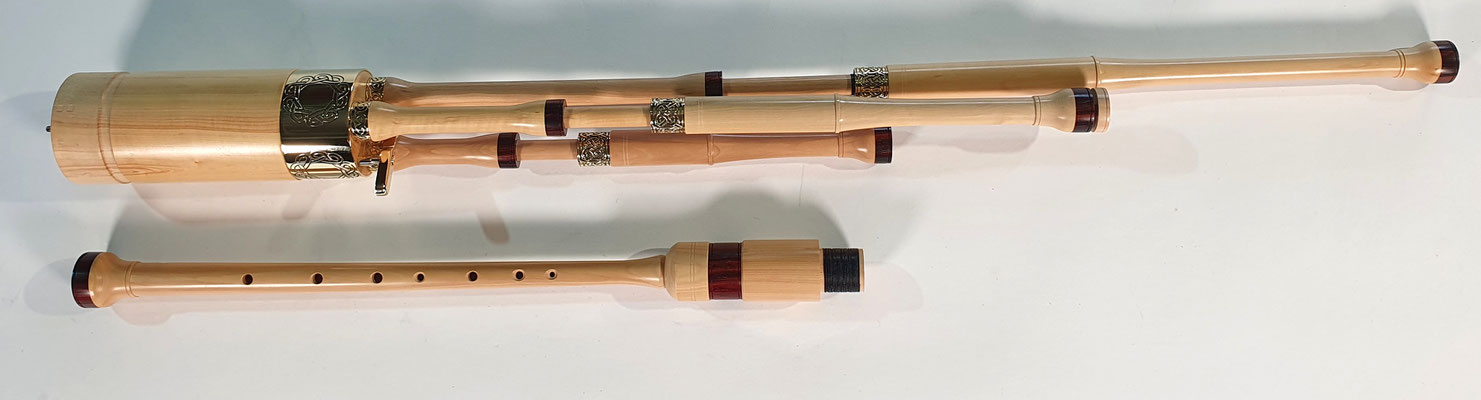 smallpipe en do, buis, bagues en cocobolo et laiton gravé à la machine