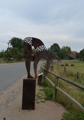 Bordesholmer LandFrauen, Skulpturenführung in Bissee im August 2022