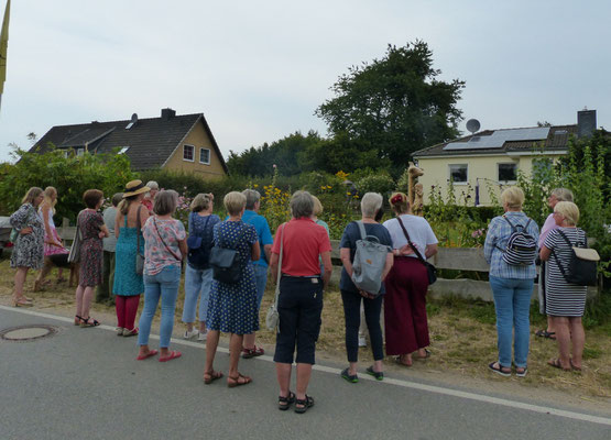 Bordesholmer LandFrauen, Skulpturenführung in Bissee im August 2022