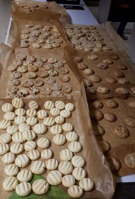 Bordesholmer LandFrauen backen Plätzchen für den Weihnachtsmarkt