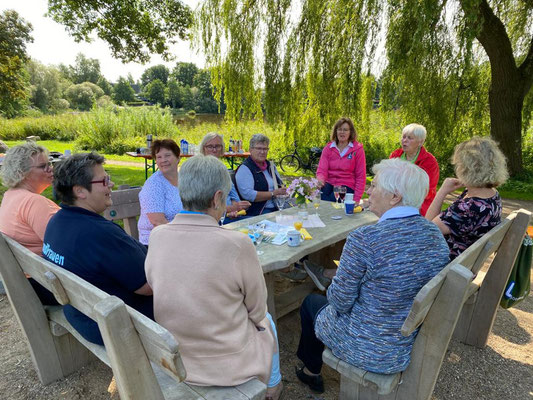 Bordesholmer LandFrauen, Einweihung der Sitzgruppe in Mühbrook im August 2021