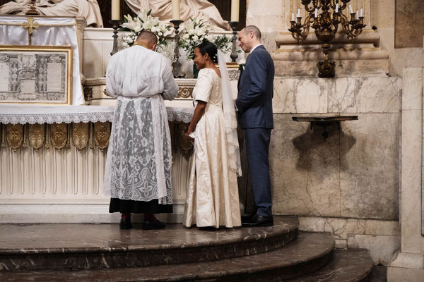signature du registre des mariés à l'église