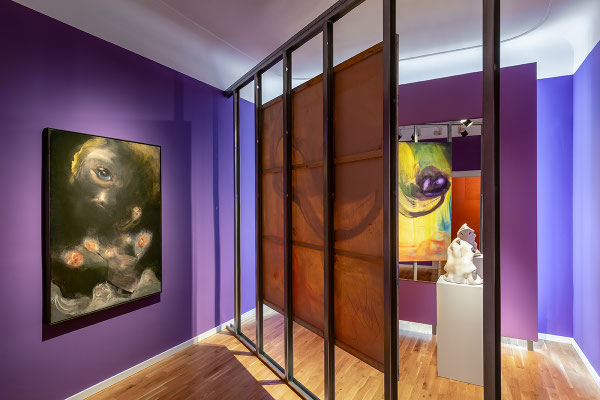 Ausstellungsansicht „Durchdringen: Das U/unheimliche s/Sehen", Stiftung Kunstforum Berliner Volksbank © VG Bild-Kunst, Bonn 2024 (Leiko Ikemura) © Michael Müller, Aneta Kajzer Foto: Natalia Carstens Photography