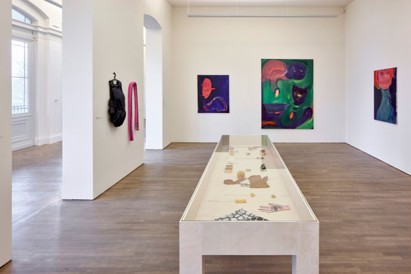 Installation views: „Luxus und Glamour. Vom Eigensinn des Überflüssigen“, Arp Museum Rolandseck, 2021, Photo: Mick Vincenz, Essen