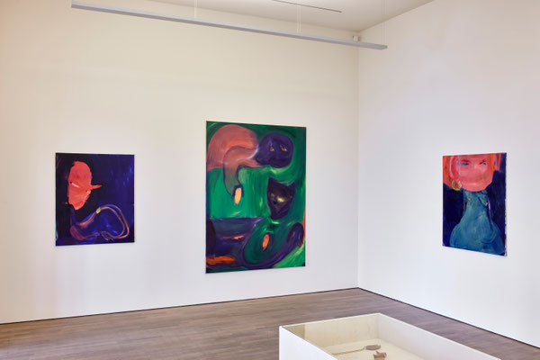 Installation views: „Luxus und Glamour. Vom Eigensinn des Überflüssigen“, Arp Museum Rolandseck, 2021, Photo: Mick Vincenz, Essen