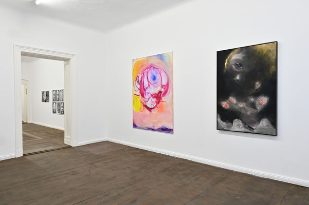 faces of mind, HAUS. KUNST. MITTE. Berlin, 2026, Photo: Michael Lüder 1) Aneta Kajzer, Anti-Hero, 2024, Photo: Michael Lüder; courtesy of the Artist (left). 2) Leiko Ikemura, Ach, 2015, Photo: Michael Lüder; courtesy of the Artist (right)
