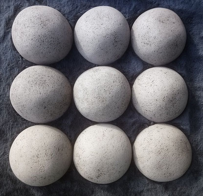 Boules grès sur doudou gris - 48cm x 48cm