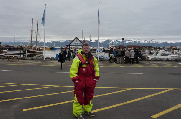 zum Whalewatching in Husavik