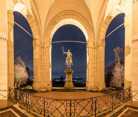 Siegesdenkmal in der Nacht
