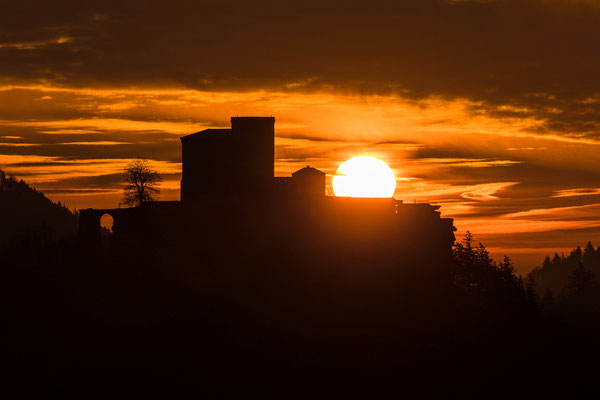 Sonnenaufgang am Trifels