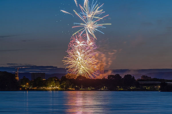 Feuerwerk zum Brezelfest in Speyer