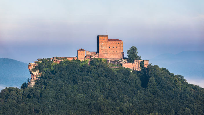 Trifels im Nebel