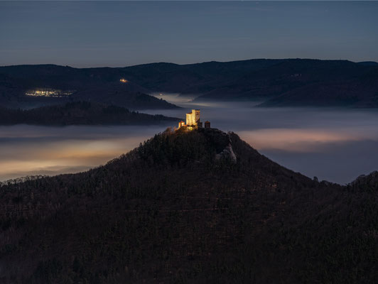 Mondlicht und Nebel auf dem Rehbergturm