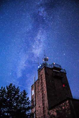 Kalmitturm vor der Milchstraße