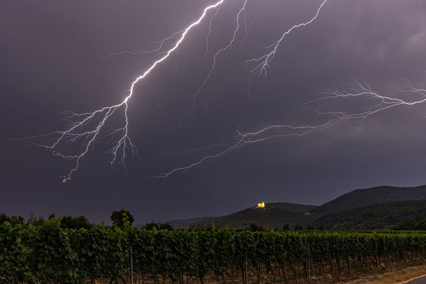 Gewitter über dem Hambacher Schloss