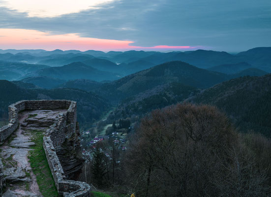 Morgendämmerung an der Wegelnburg