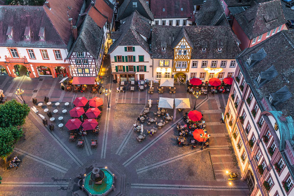 Abendlicher Blick auf die Altstadt von der Stiftskirche