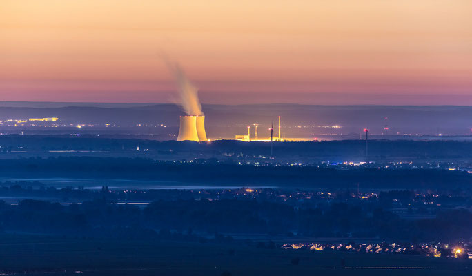 AKW Philippsburg vom Hambacher Schloss aus gesehen