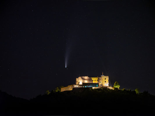 Komet Neowise am Hambacher Schloss