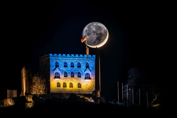 Monduntergang hinter dem Hambacher Schloss