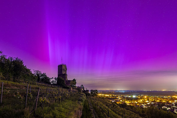 Fast ein Jahrhundertereignis: extrem starke Polarlichter über der Wachtenburg