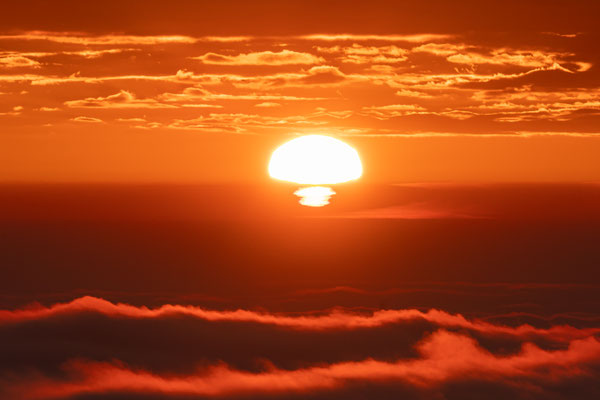 Nebliger Sonnenaufgang an der Rietburg