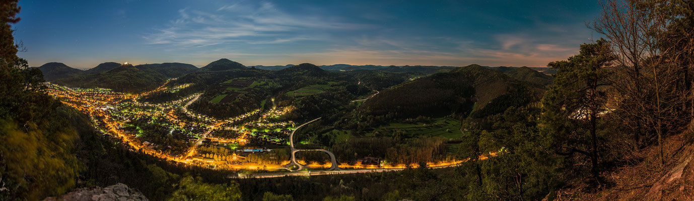 Trifels, Annweiler und Queichtal im Vollmondlicht