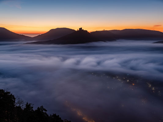 Nebelmorgen über Annweiler