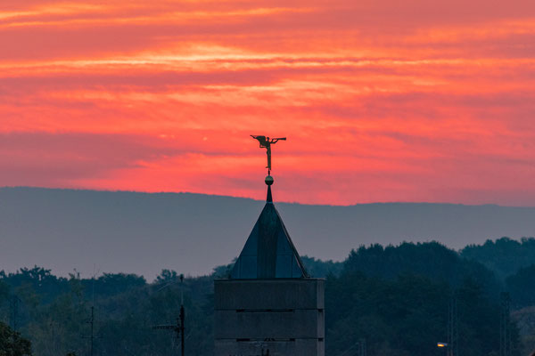 Sonnenaufgang an der Martin-Luther-Kirche