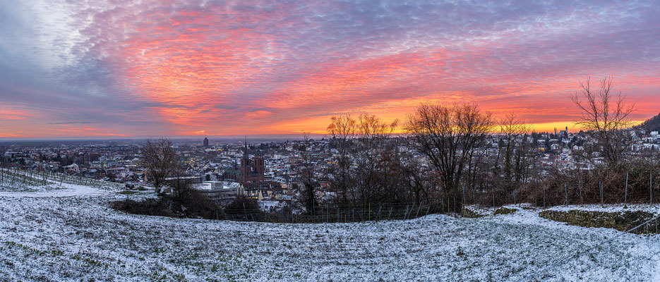 Intensiver Sonnenaufgang bei Neustadt