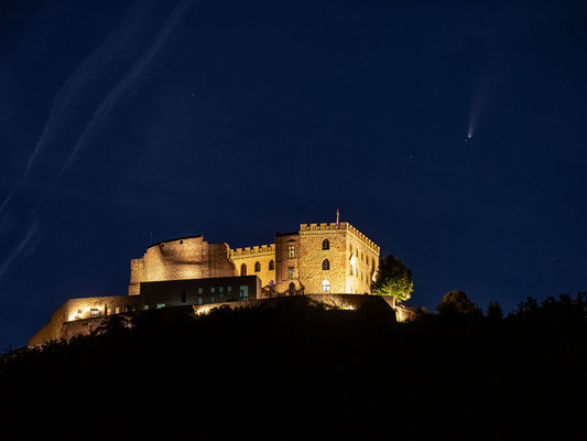 Komet Neowise am Hambacher Schloss