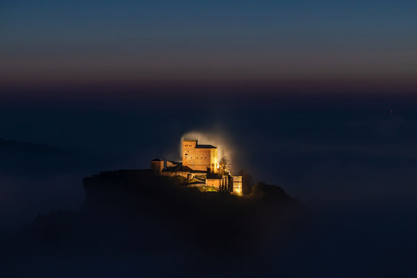 Neblige Abendstimmung auf dem Hohenberg