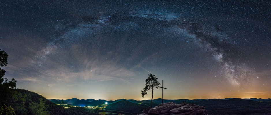 Milchstraße am Rötzenfels, 100 x 35 cm, Aluminium-Wechselrahmen, Fotodruck auf hochwertigem Hahnemühle-Karton mit Passepartout, 190 €
