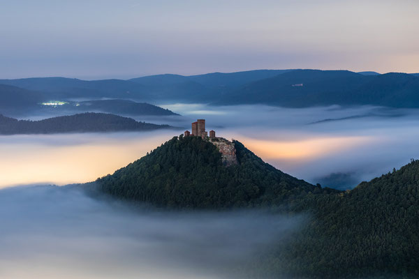 Neblige Mondnacht am Rehbergturm