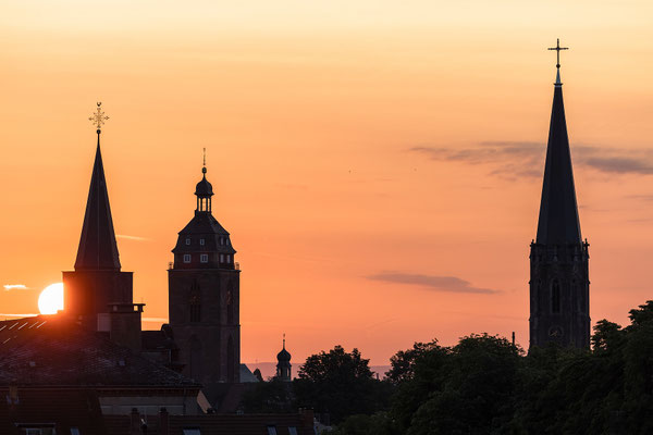 Sonnenaufgang hinter der Stiftskirche