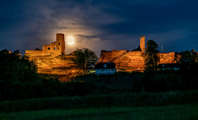 Vollmondaufgang bei der Ruine Altdahn