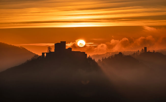 Dunstiger Wintermorgen am Sommerfels