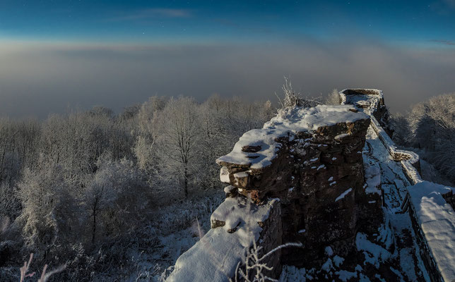 Wegelnburg in winterlicher Vollmondnacht