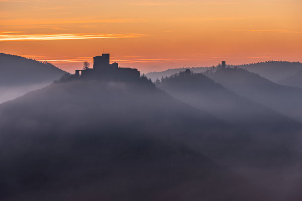 Dunstiger Wintermorgen am Sommerfels