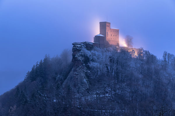 Trifels im Nebel