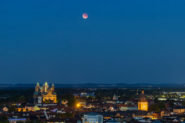 Blutmond über Speyers Dächern