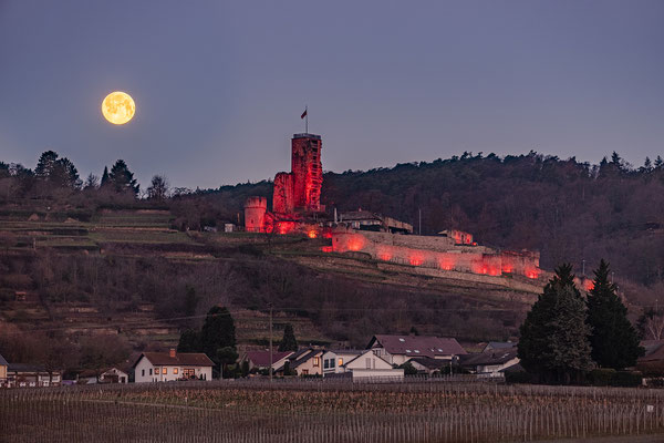 Vollmonduntergang hinter der Wachtenburg