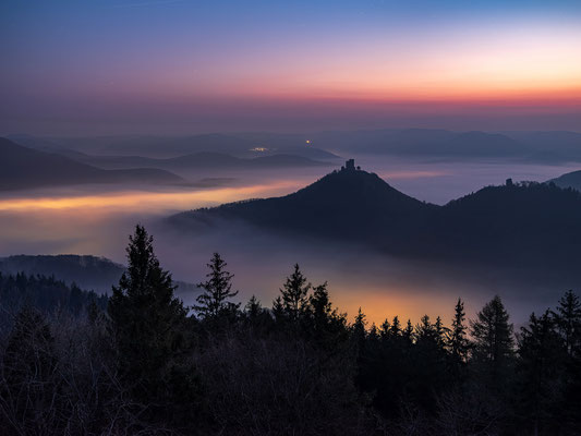Blick ins vernebelte Queichtal
