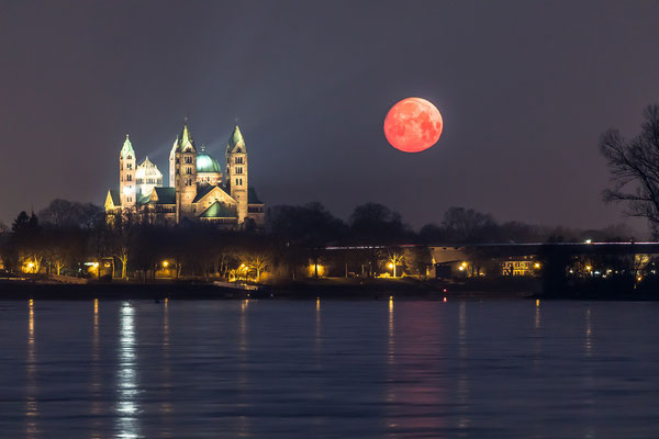 Monduntergang hinter dem Speyerer Dom