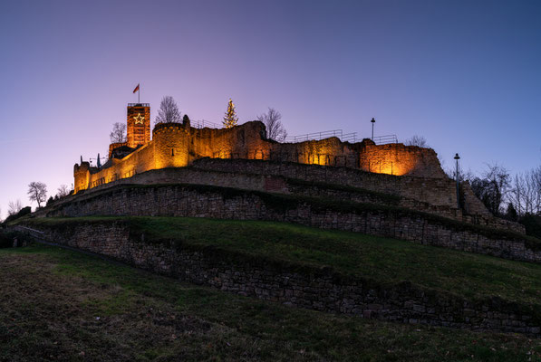 Weihnachtsbeleuchtung an der Wachtenburg