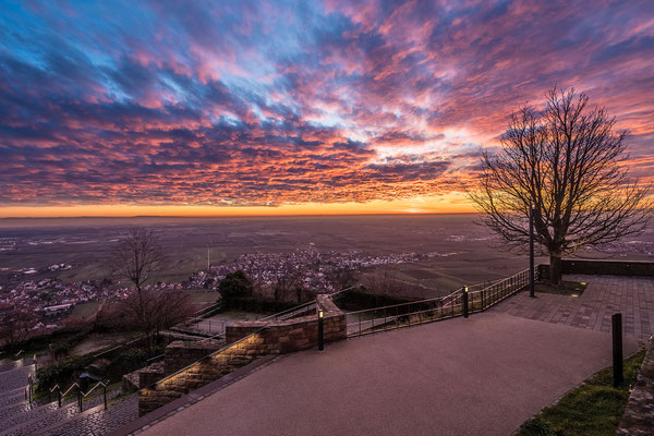 Sonnenaufgang am Hambacher Schloss
